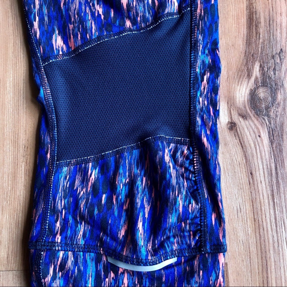 ATHLETA Reptile Relay Capri Leggings Blue Small - Picture 8 of 16
